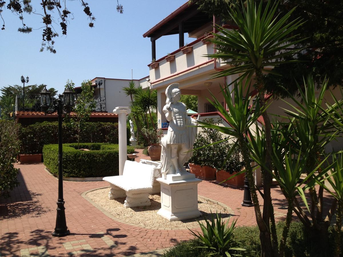 Residence Mezzaluna 卡洛维诺 外观 照片