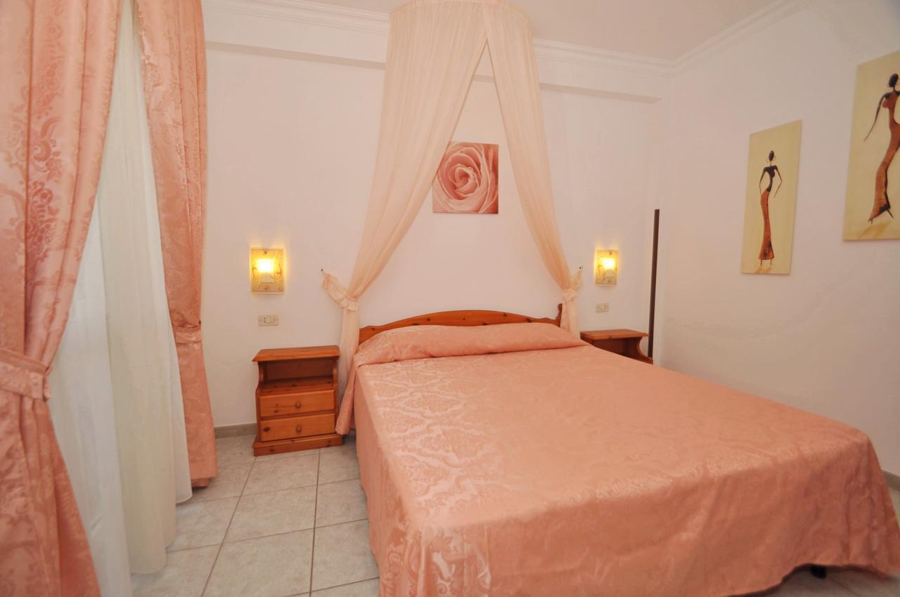 Residence Mezzaluna 卡洛维诺 外观 照片