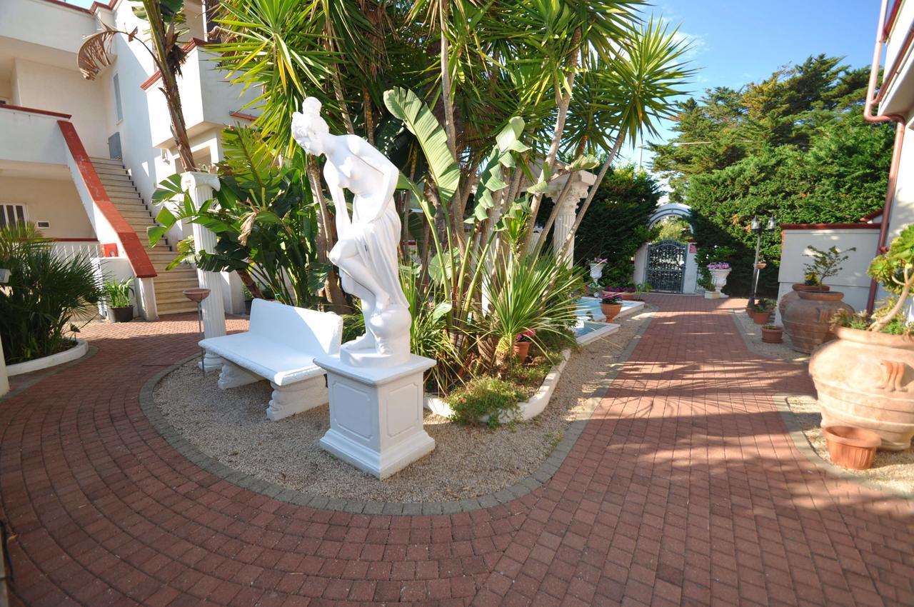 Residence Mezzaluna 卡洛维诺 外观 照片