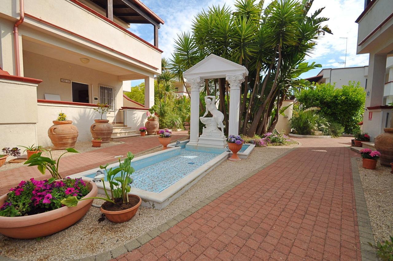 Residence Mezzaluna 卡洛维诺 外观 照片