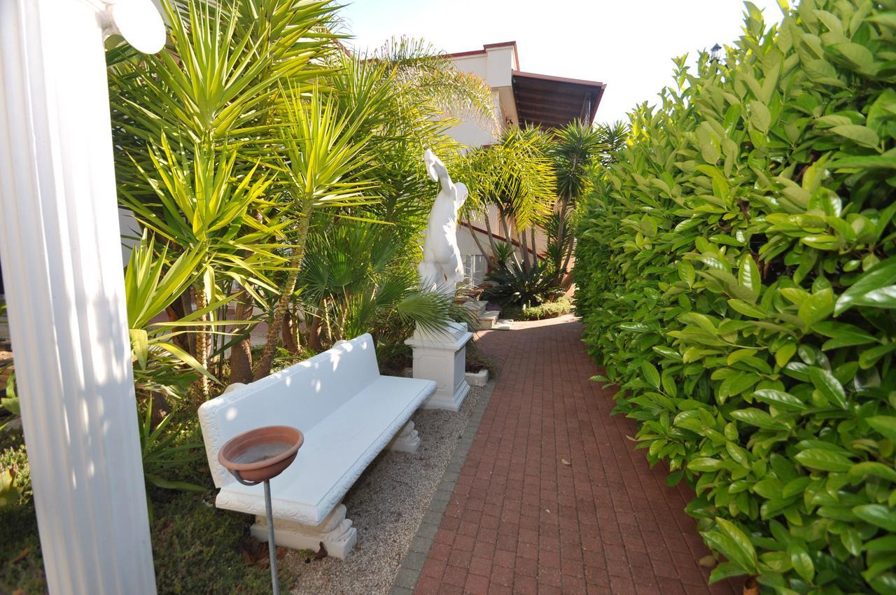 Residence Mezzaluna 卡洛维诺 外观 照片